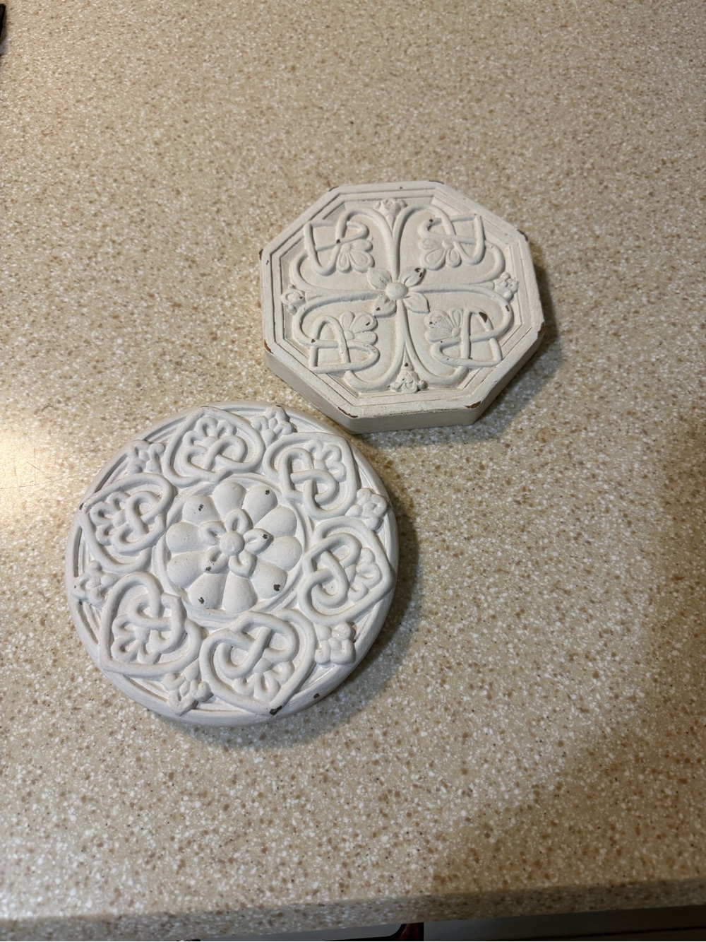 Southern Living Cream Decorative Resin Medallion Set